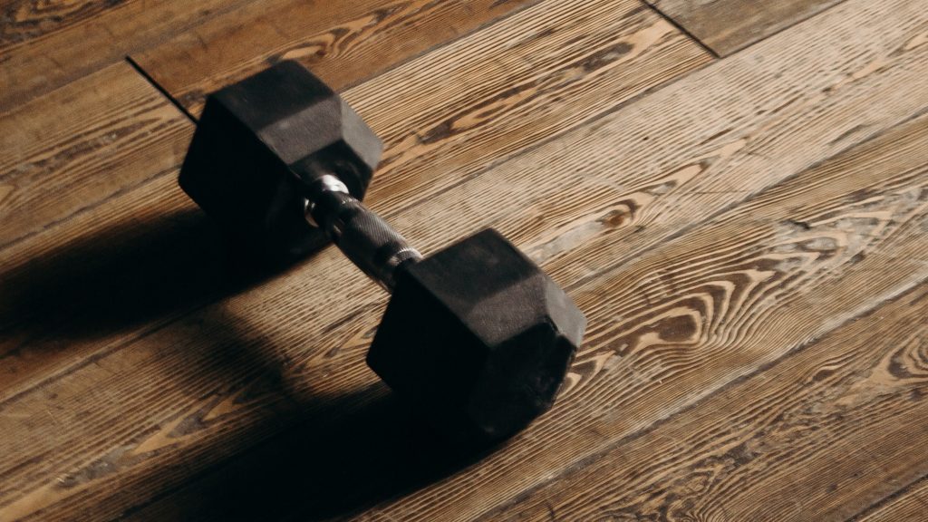 Uncover the Ultimate Alternatives to Dumbbell Pull-Overs (3)